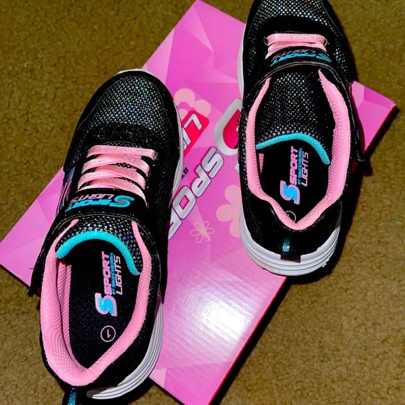 🎆 Sketcher’s light up sneakers 🎇 - Picture 6 of 10